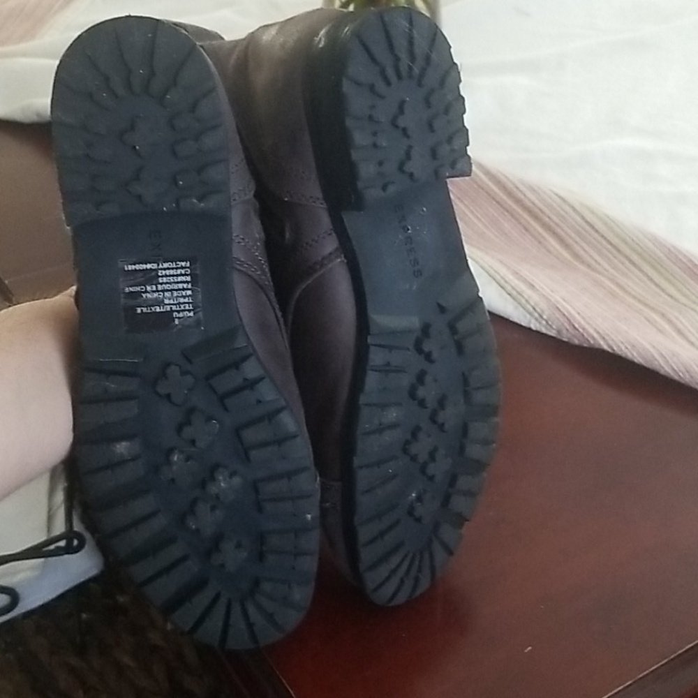 Shoes - Picture 5 of 8